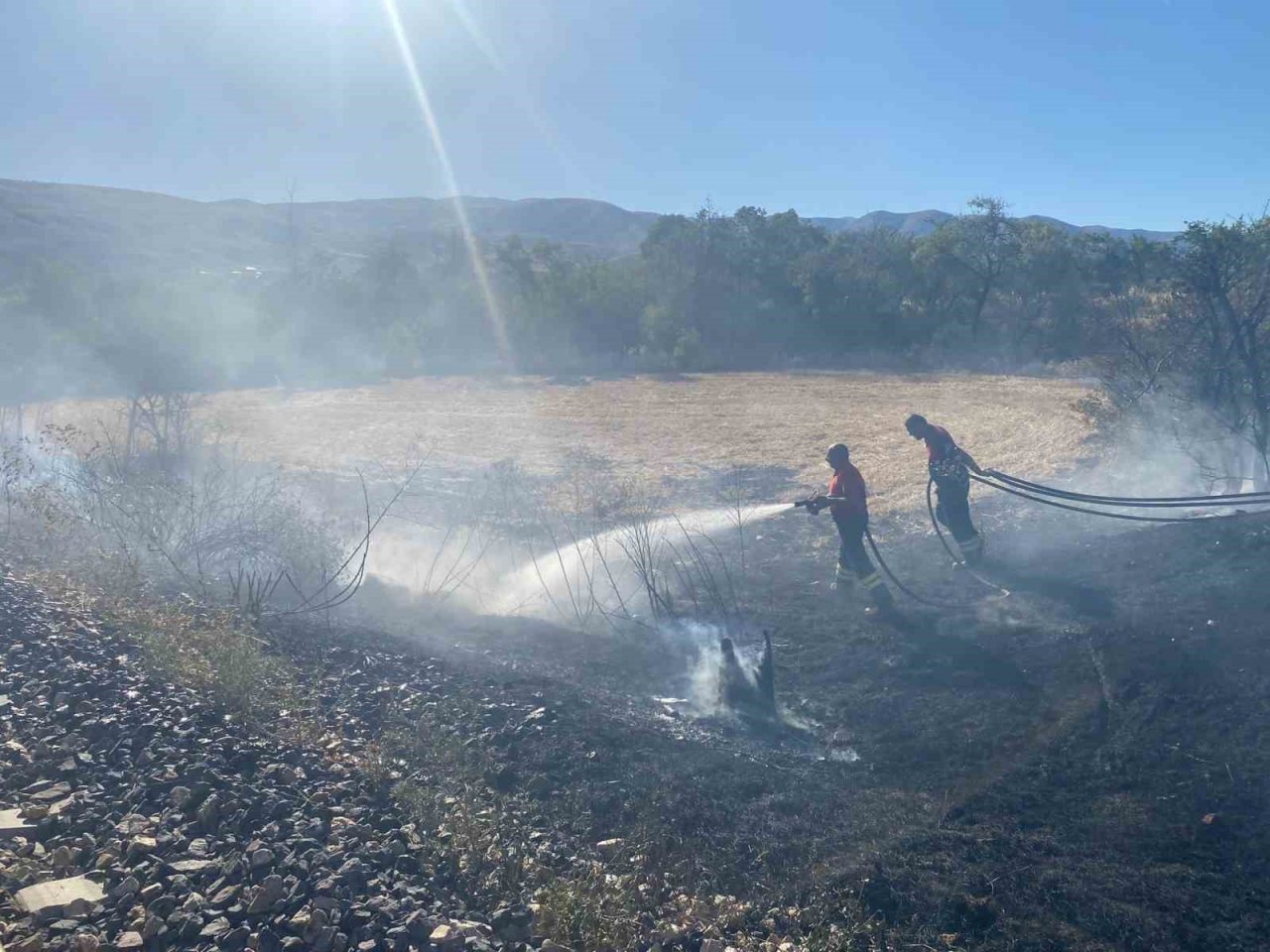 Arazide çıkan yangın büyümeden söndürüldü