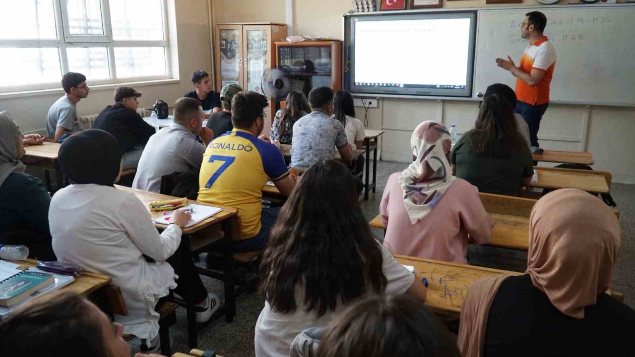 Gençler Haliliye Belediyesiyle üniversiteli oluyor