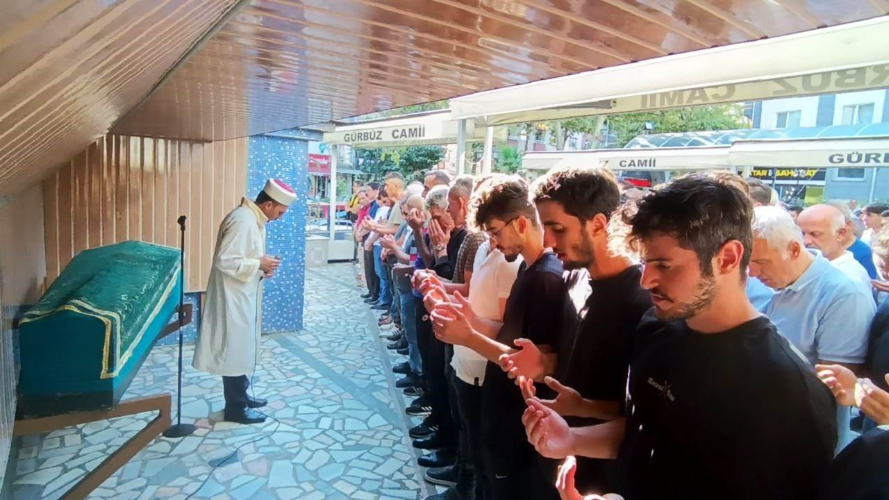 Denizde boğulan genç öğretmen son yolculuğuna uğurlandı