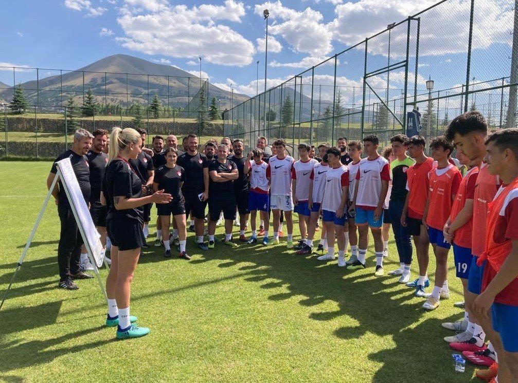 Antrenör Eğitim Programları Yoğun Bir Tempoda Sürüyor