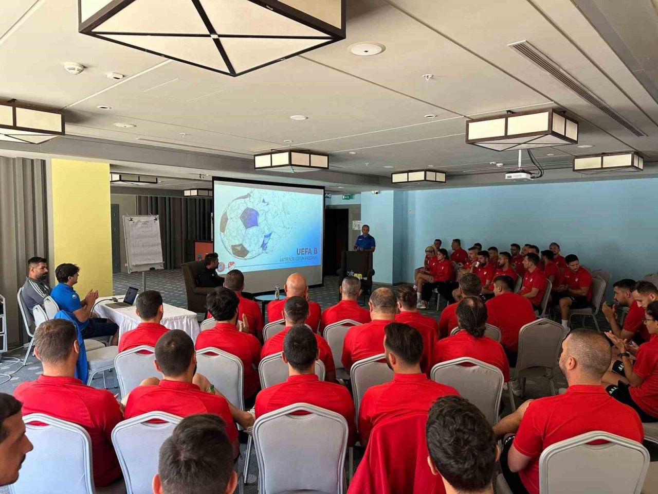 Antrenör Eğitim Programları Yoğun Bir Tempoda Sürüyor