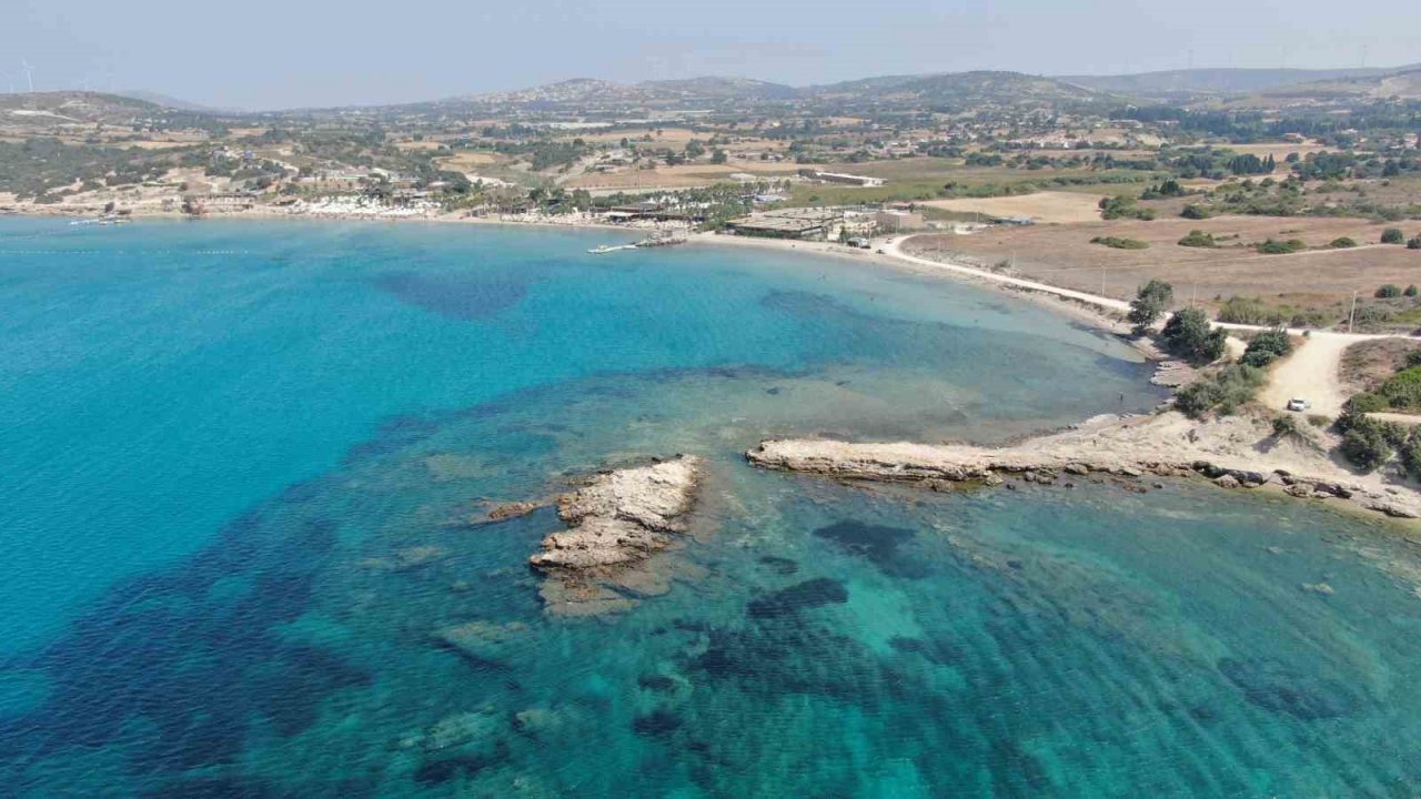 Çeşme’de sahillerin ücretli hale getirilmesine havlulu tepki sürüyor