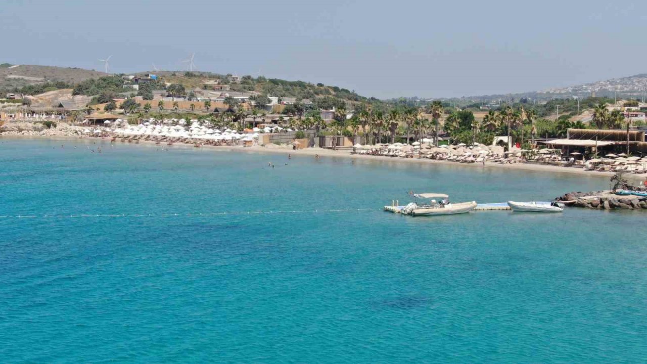 Çeşme’de sahillerin ücretli hale getirilmesine havlulu tepki sürüyor