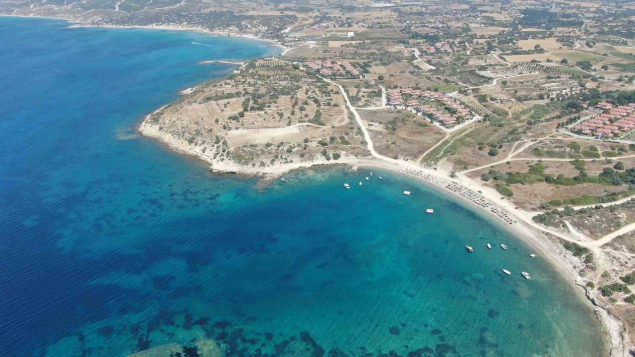 Çeşme’de sahillerin ücretli hale getirilmesine havlulu tepki sürüyor