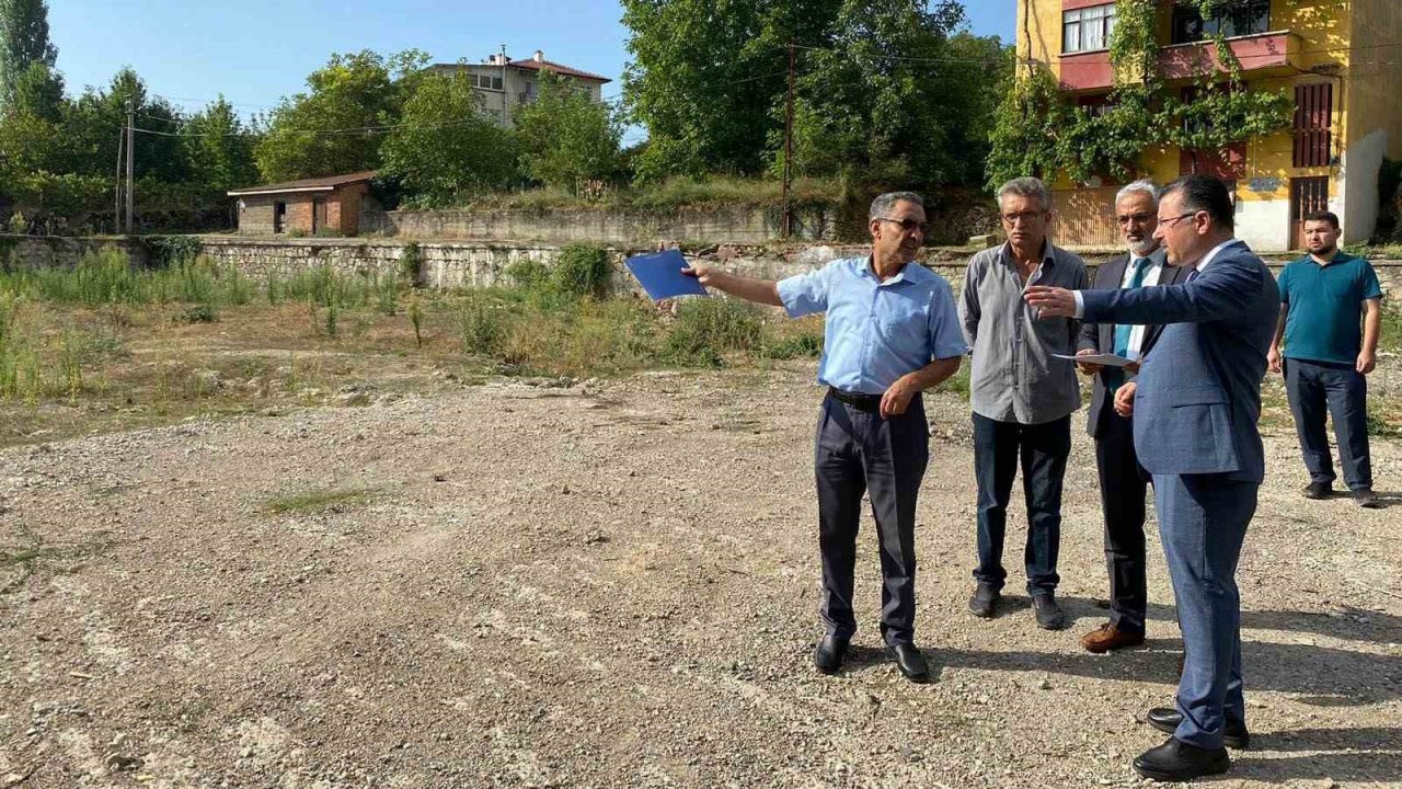 Rektör Kırışık yüksekokul inşaatını inceledi