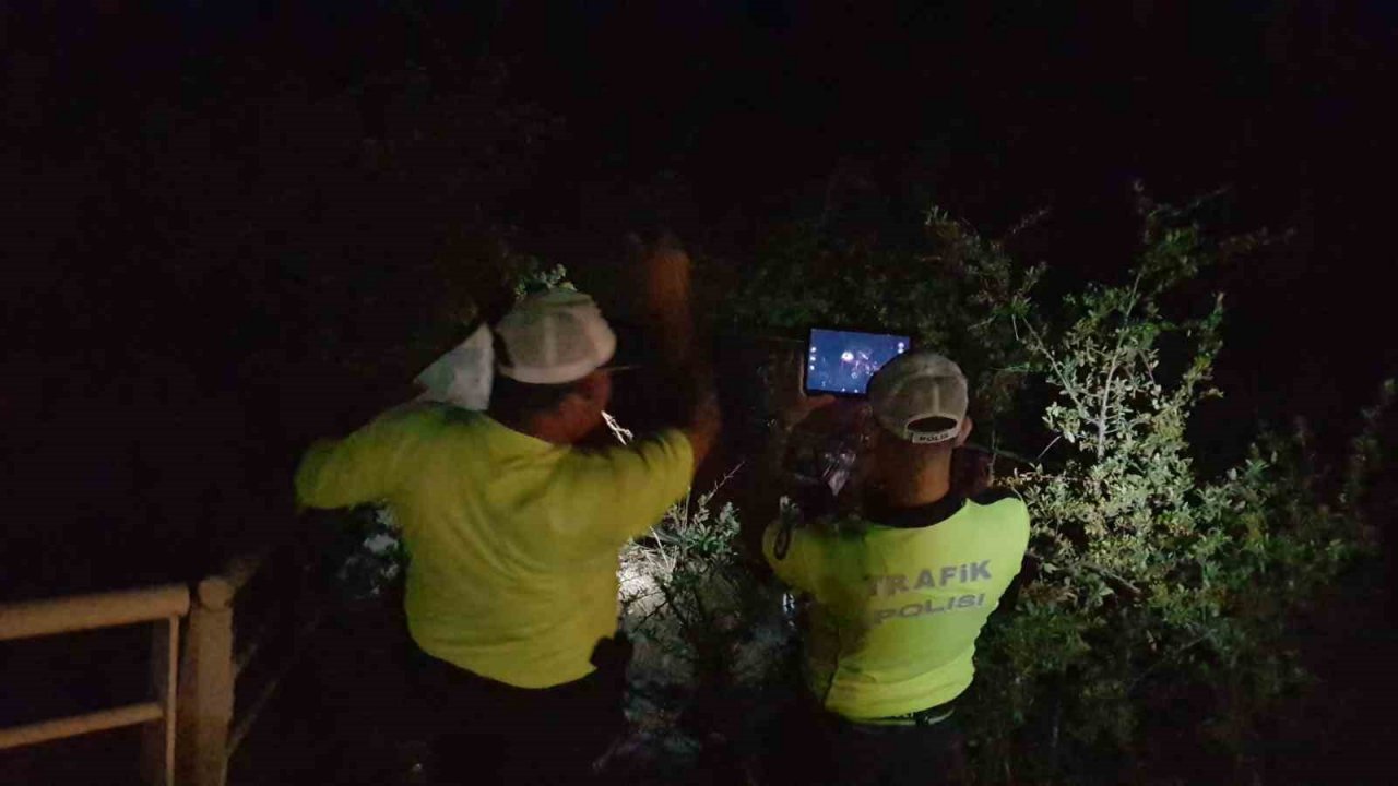 Otomobil bariyeri aşıp şarampole uçtu: 1 yaralı