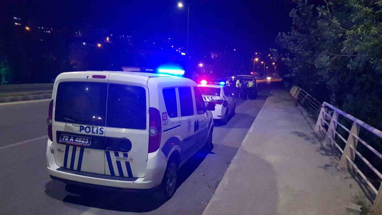 Otomobil bariyeri aşıp şarampole uçtu: 1 yaralı