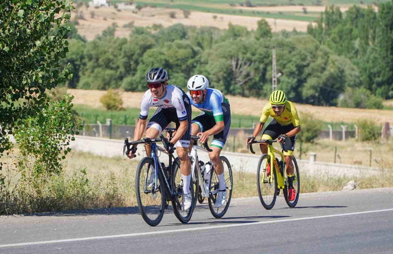 9 ülkeden sporcular meydandan Erciyes’e pedal çevirecek