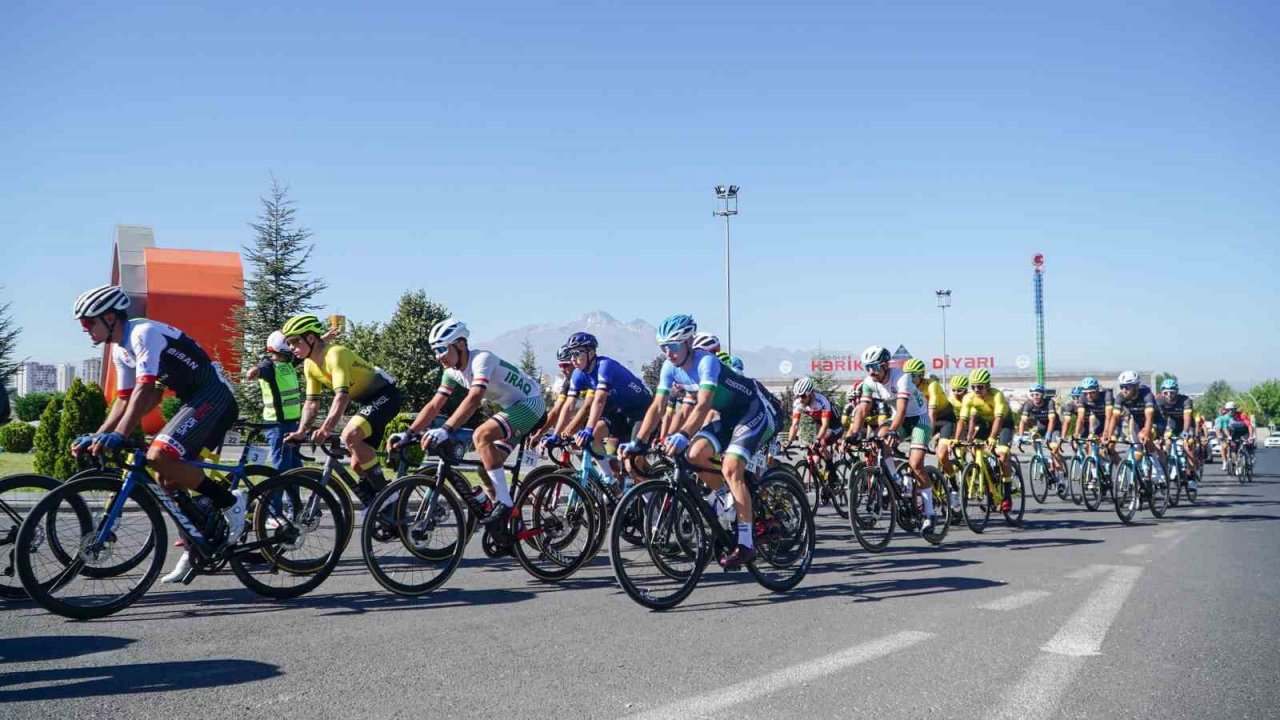 9 ülkeden sporcular meydandan Erciyes’e pedal çevirecek