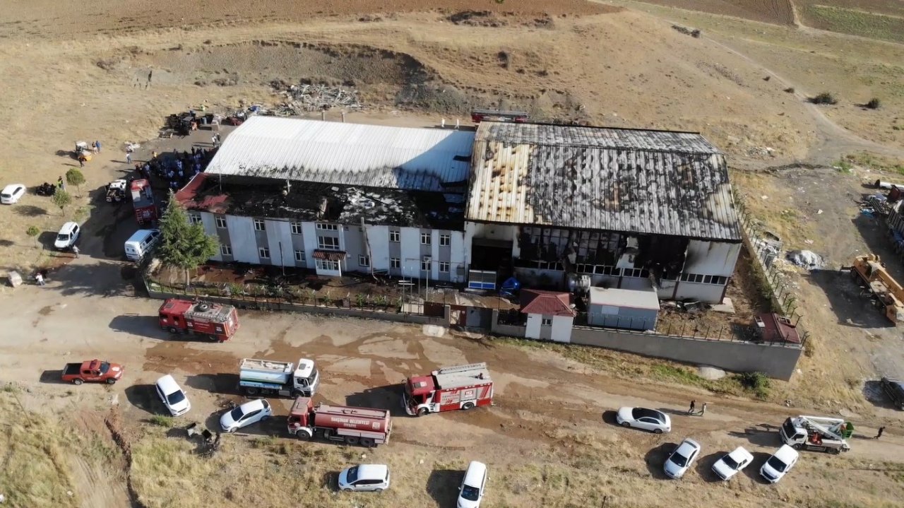 Savunma sanayi fabrikasında çıkan yangın söndürüldü
