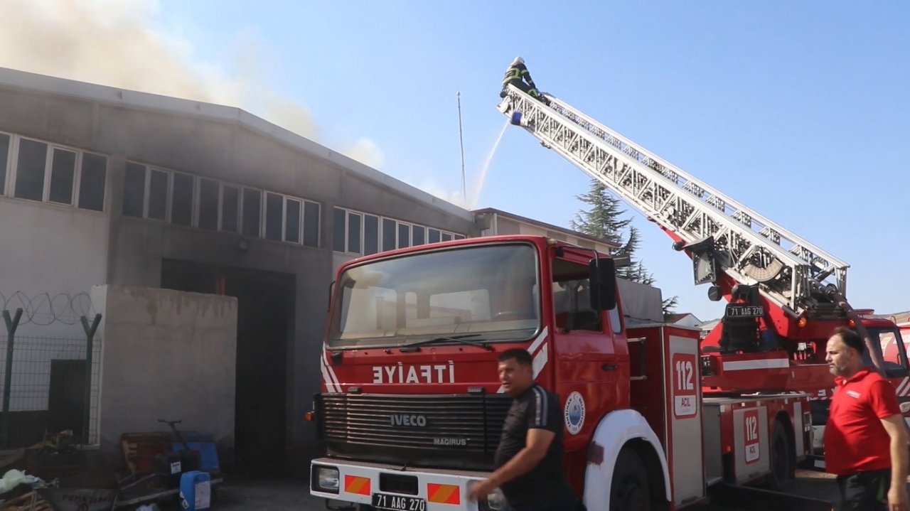 Savunma sanayi fabrikasında çıkan yangın söndürüldü