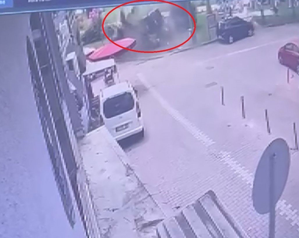 Aracıyla çarptığı ağaçların altında kalmıştı: Kaza anı ortaya çıktı