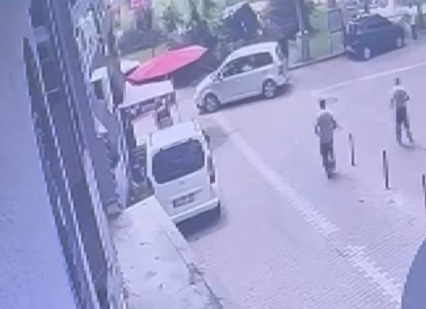 Aracıyla çarptığı ağaçların altında kalmıştı: Kaza anı ortaya çıktı