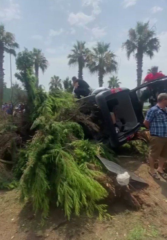 Aracıyla çarptığı ağaçların altında kalmıştı: Kaza anı ortaya çıktı