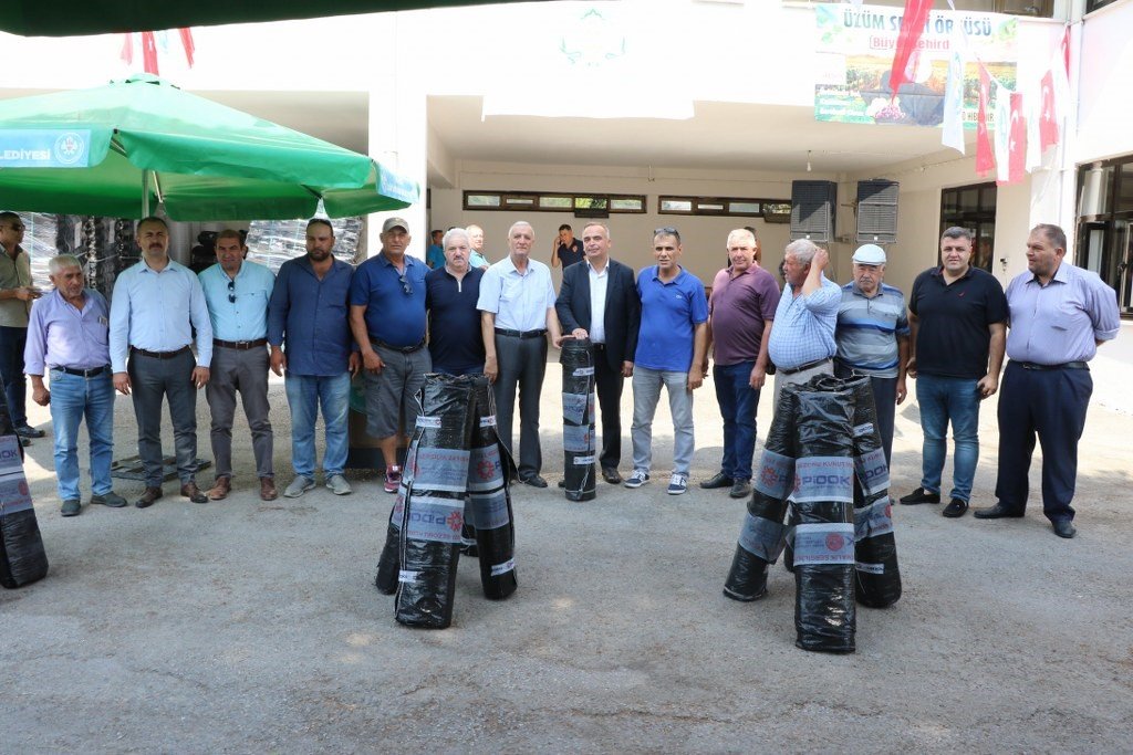 Manisa’da üzüm üreticilerine sergi örtüsü desteği