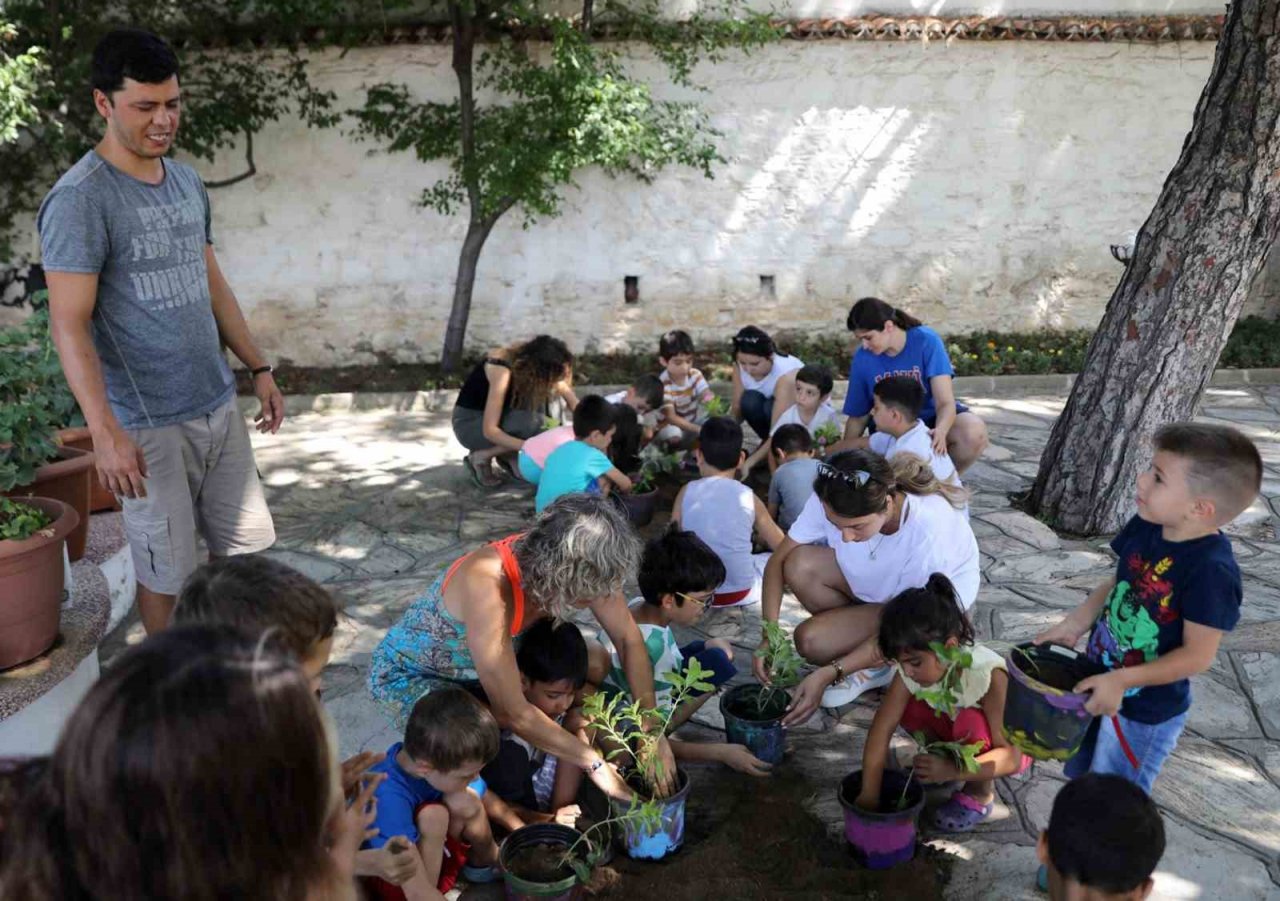 Sekibaşı çocuk atölyesinde eğitimler sürüyor