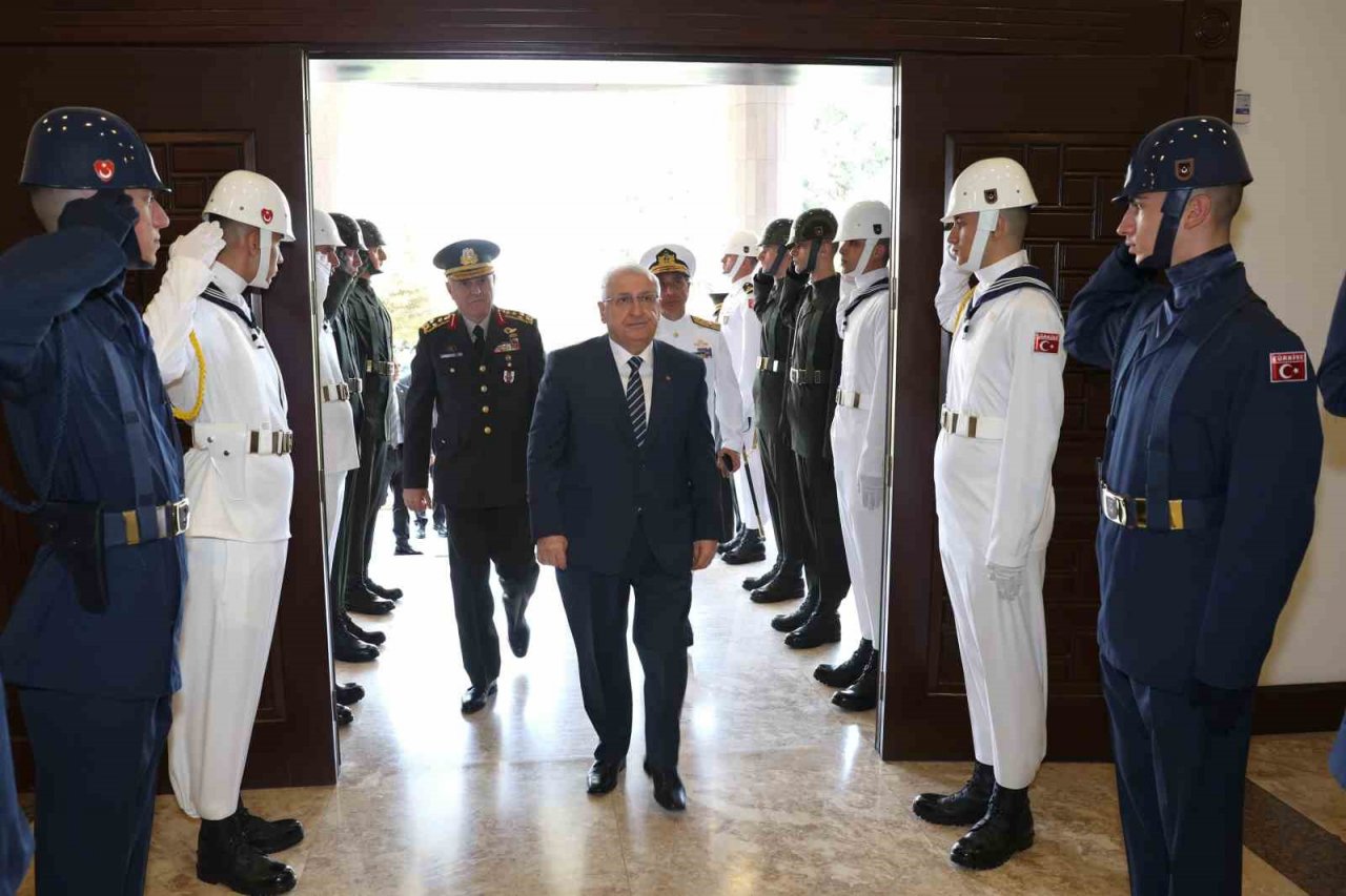 Bakan Güler’den Genelkurmay Başkanı Gürak’a ziyaret