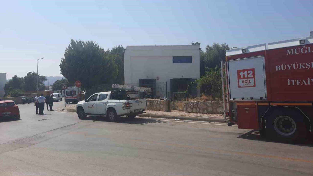 Trafo yangını korkuttu, belediye binası boşaltıldı