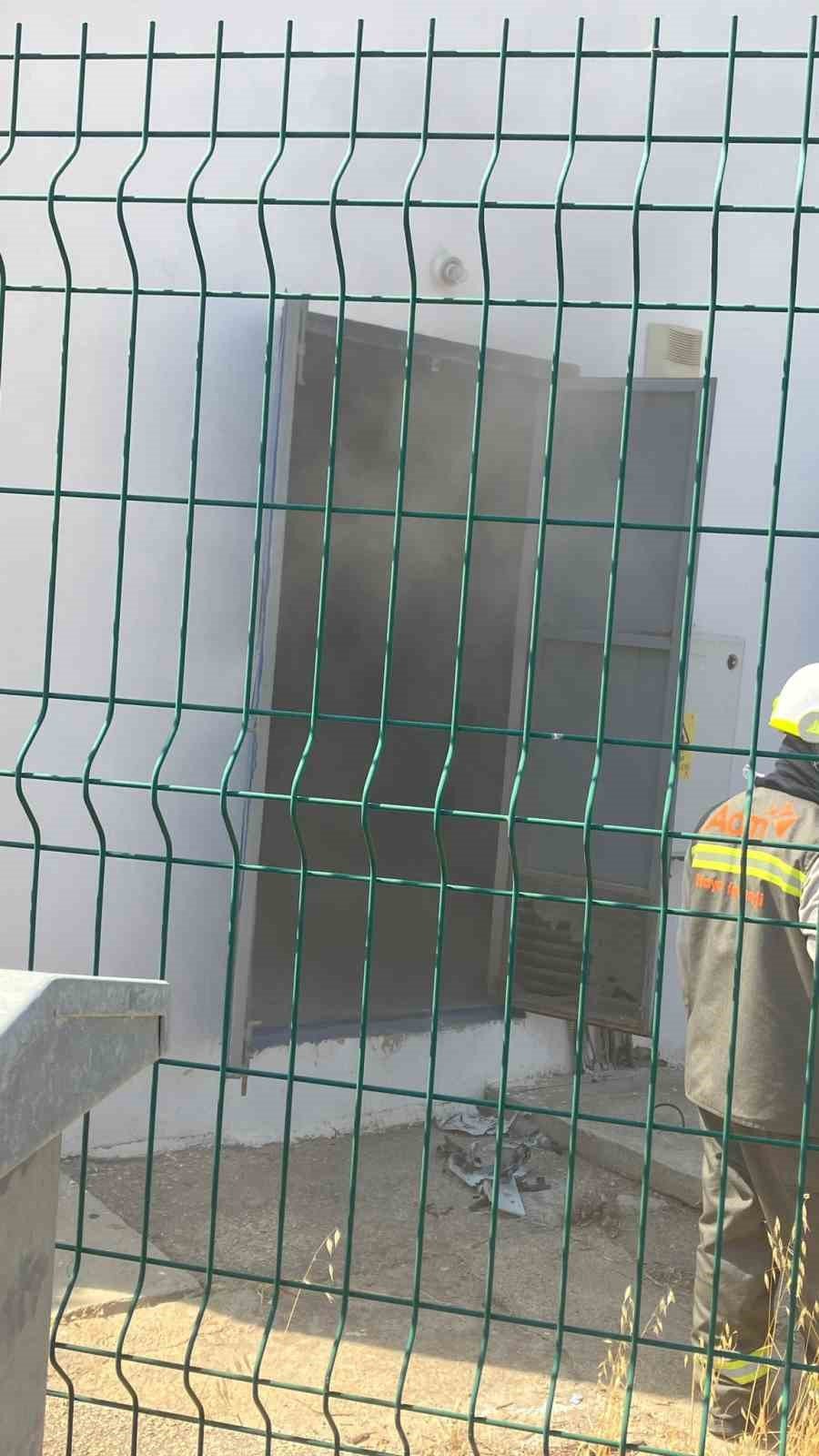 Trafo yangını korkuttu, belediye binası boşaltıldı