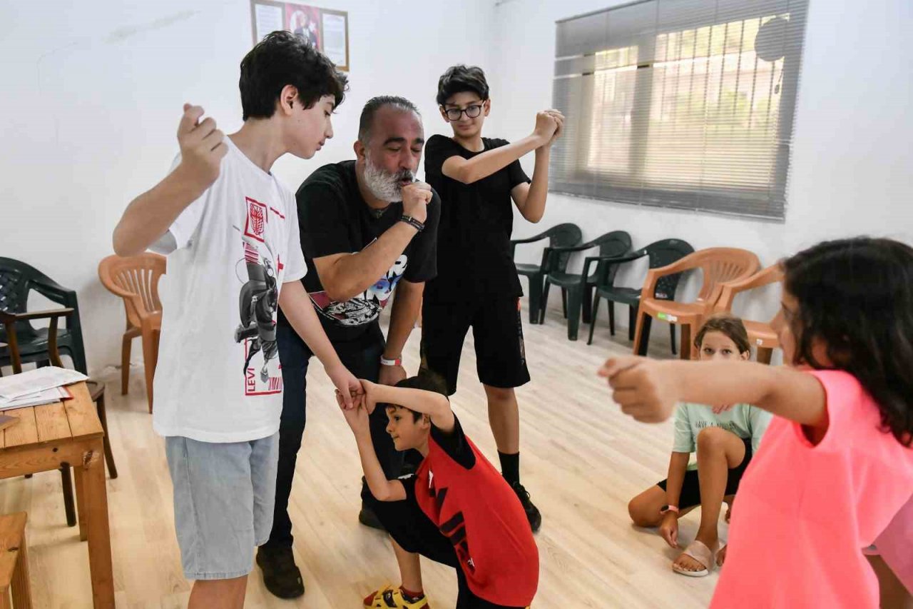 Muratpaşalı çocuklar sanatla iç içe
