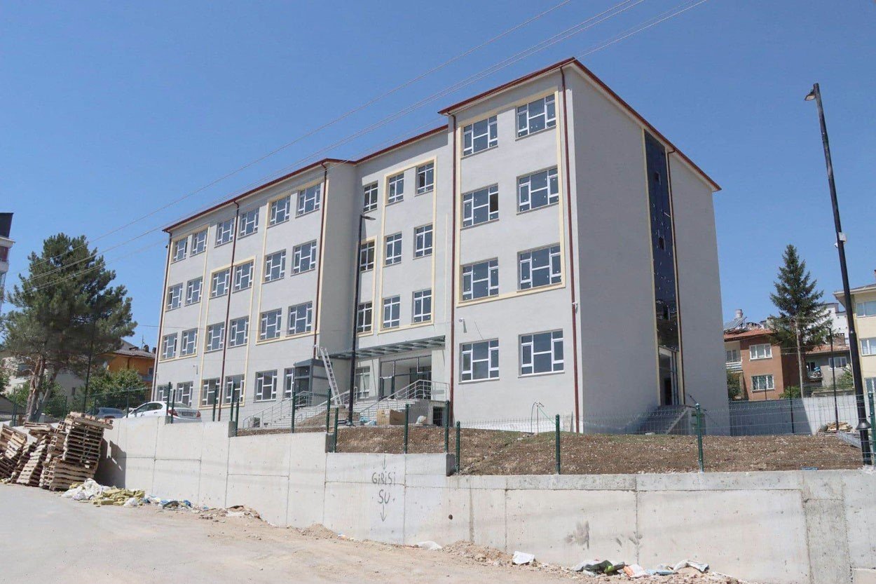 Okul inşaatında çalışmalarda sona yaklaşıldı