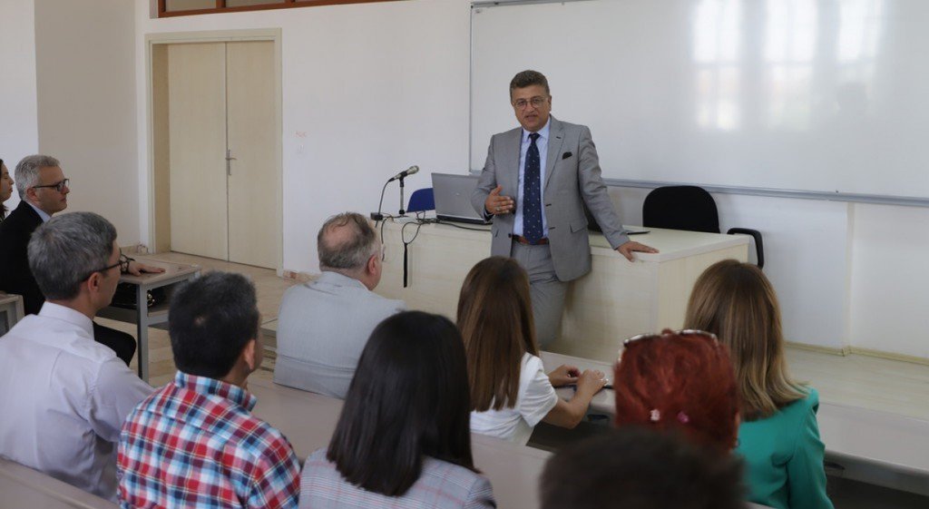 Rektör Süleyman Kızıltoprak, 3 fakültenin personeli bir araya geldi