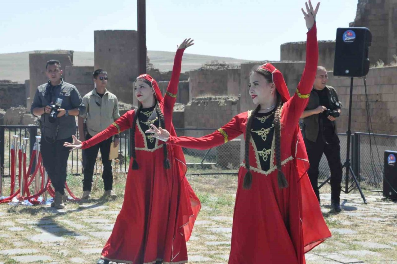 Ani’de fetih coşkusu