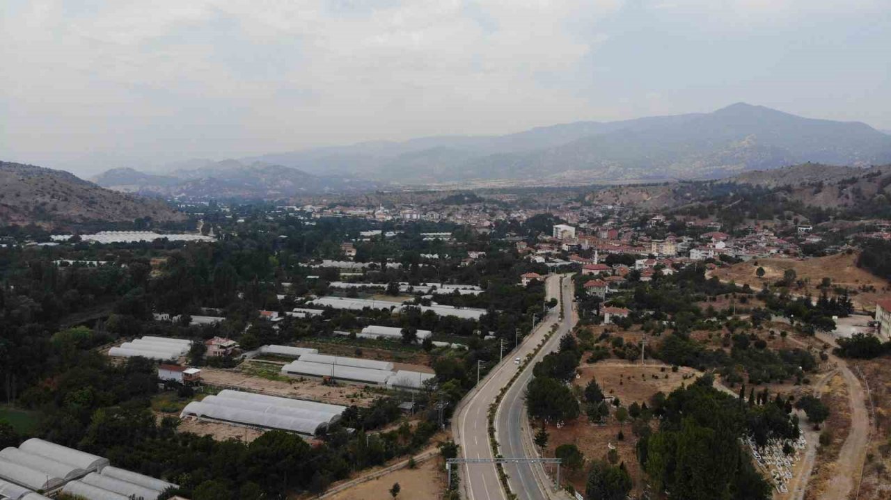 Sıcaklık rekoru kırılan Sarıcakaya adeta yanıyor