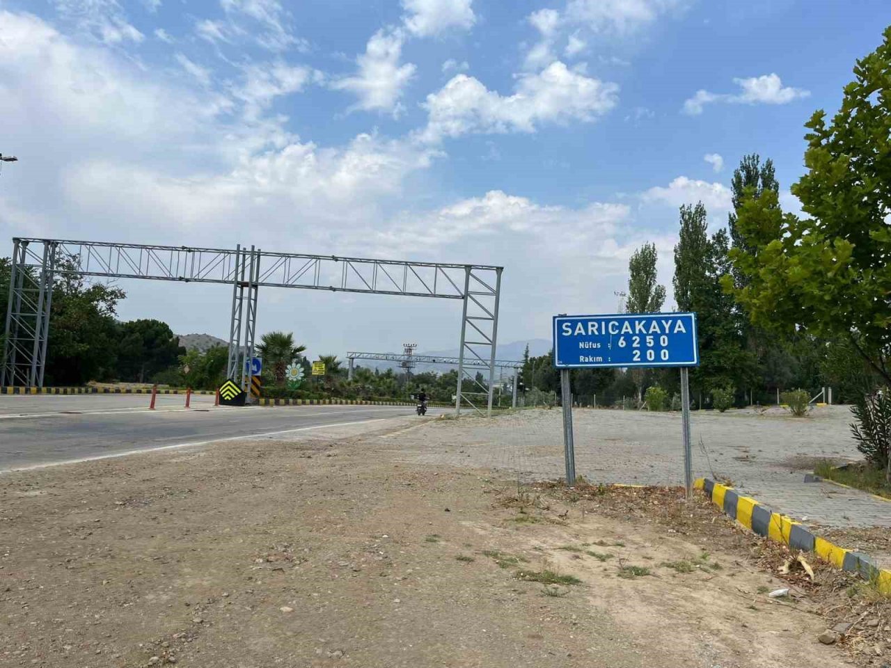 Sıcaklık rekoru kırılan Sarıcakaya adeta yanıyor