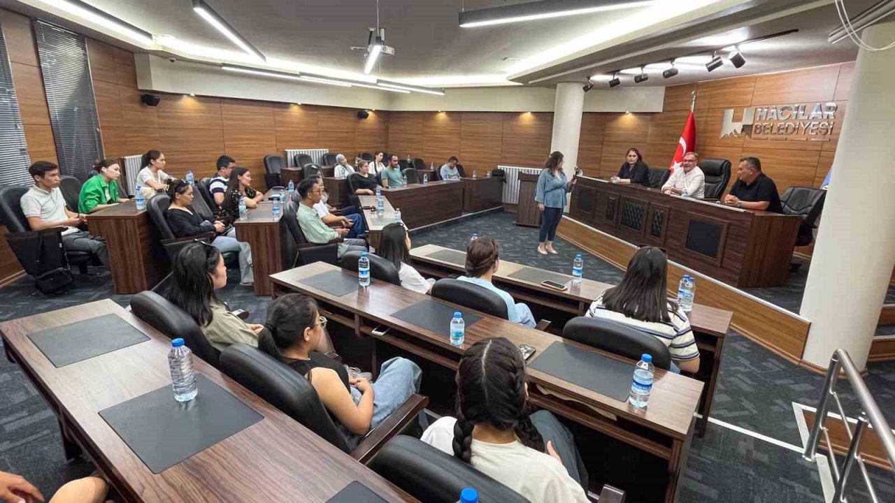 Kırgız öğrencilerden Hacılar’a ziyaret