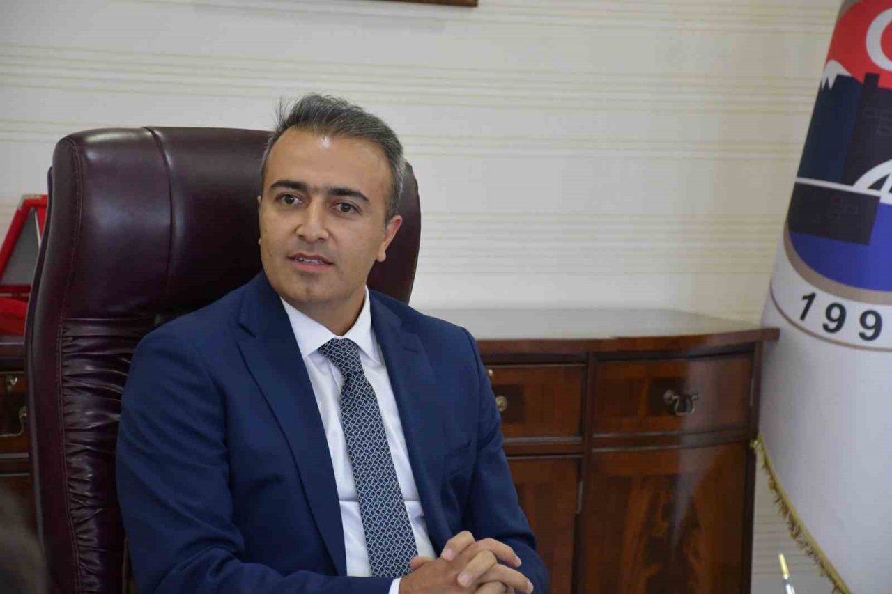 Ardahan Valisi Hayrettin Çiçek göreve başladı