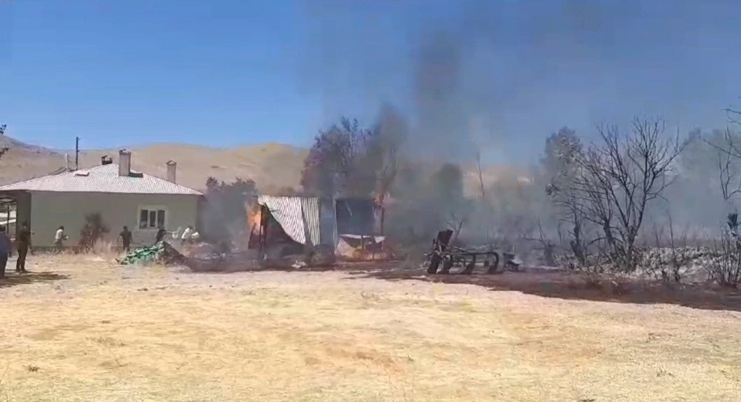 Van’da korkutan yangın