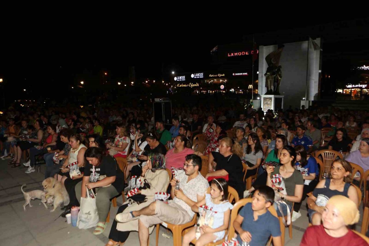 Yenimahalle’de sinema keyfi sürüyor