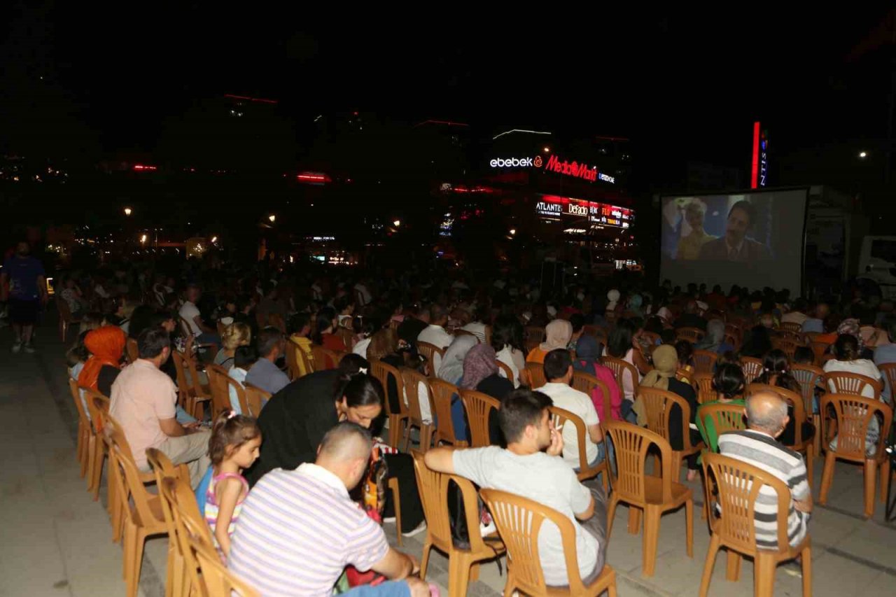Yenimahalle’de sinema keyfi sürüyor