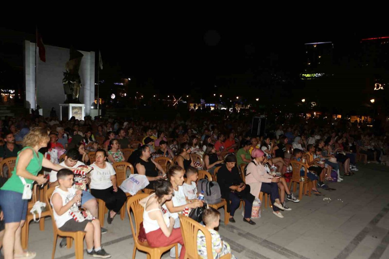 Yenimahalle’de sinema keyfi sürüyor