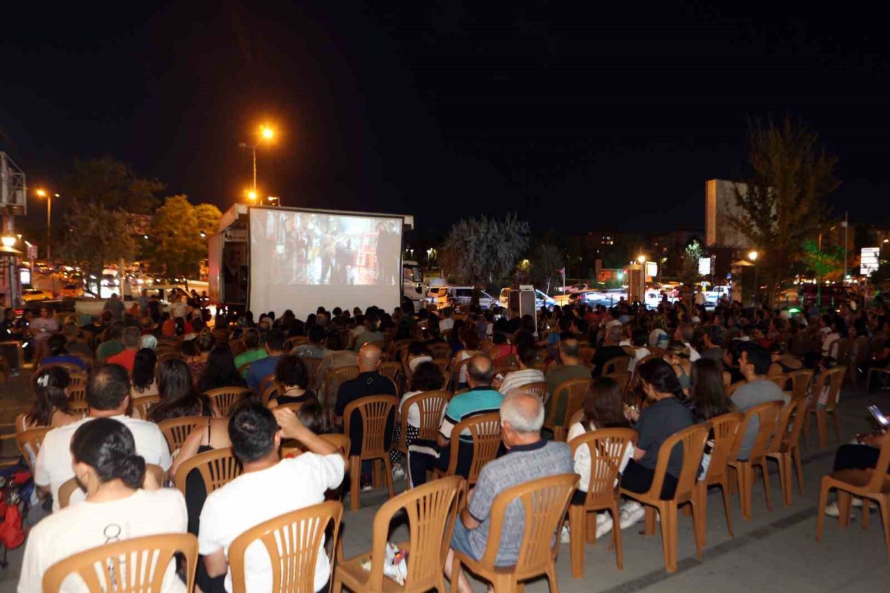 Yenimahalle’de sinema keyfi sürüyor