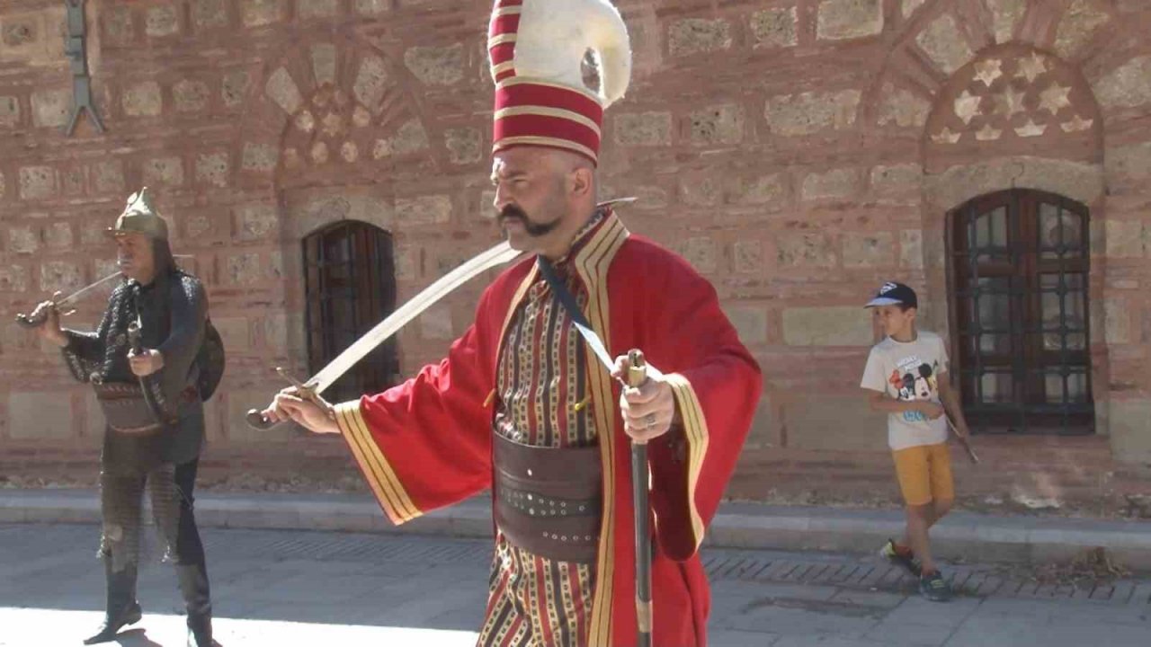 Her ayın 16’sında Yıldırım Bayezid’i anıyorlar