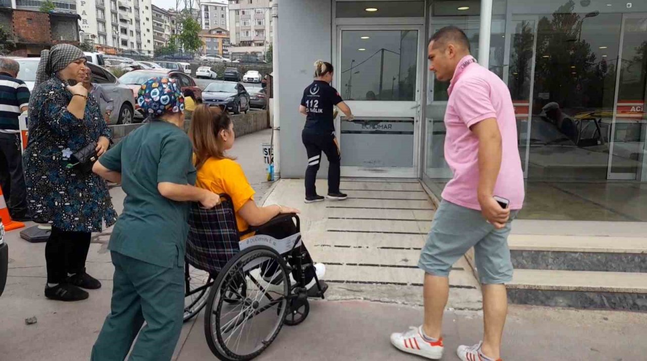 İş makinesi ile halk otobüsü çarpıştı: 7 yaralı