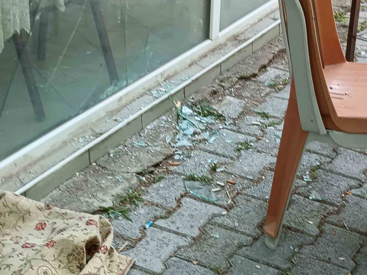 İş yerini açmaya gelen kafe sahibi hayatını şokunu yaşadı