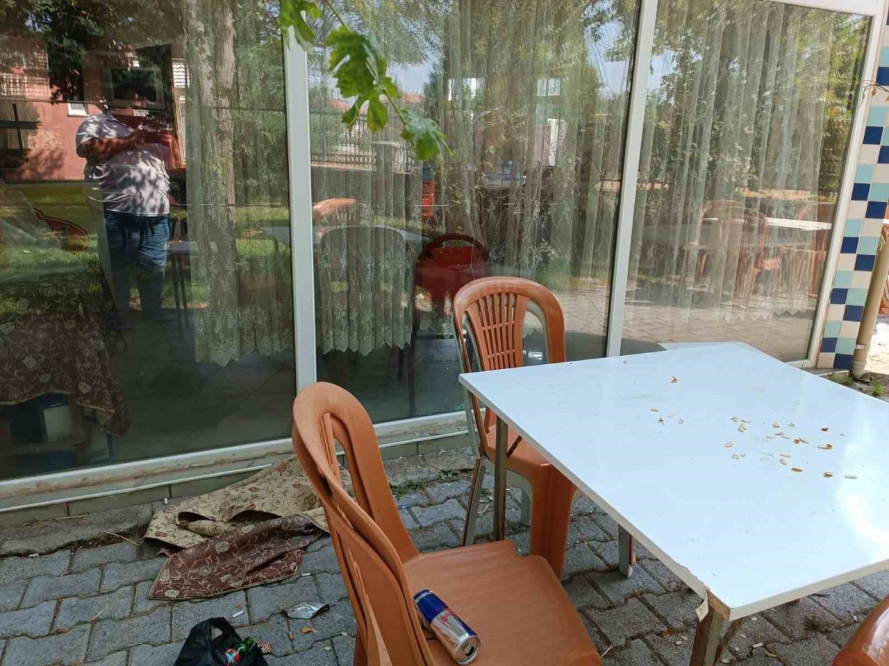 İş yerini açmaya gelen kafe sahibi hayatını şokunu yaşadı