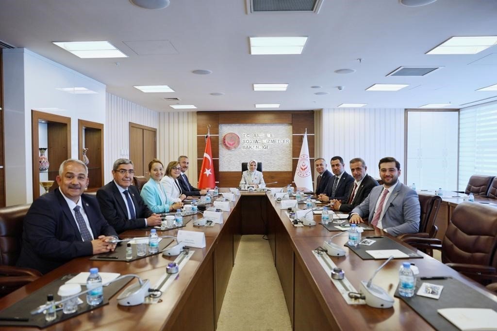 AK Parti Gaziantep heyetinden Ankara’da Bakanlarla görüştü