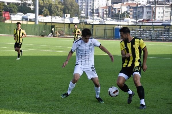 Aliağaspor FK, Manisa FK U19 takımını hazırlık maçında 4-1 yendi
