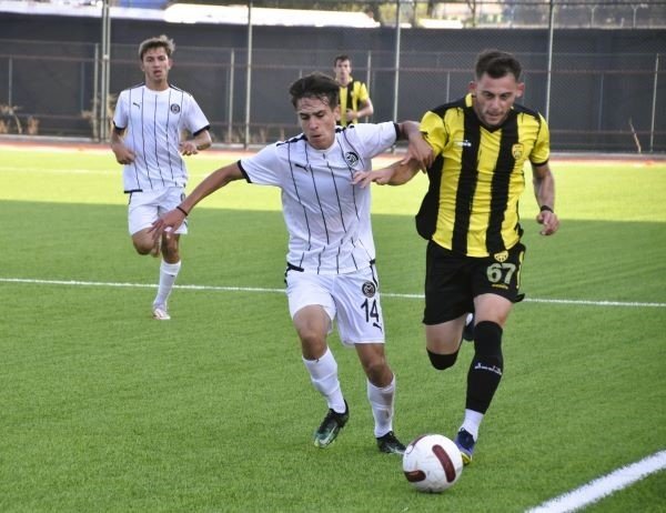 Aliağaspor FK, Manisa FK U19 takımını hazırlık maçında 4-1 yendi