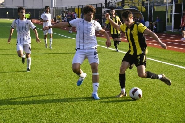 Aliağaspor FK, Manisa FK U19 takımını hazırlık maçında 4-1 yendi