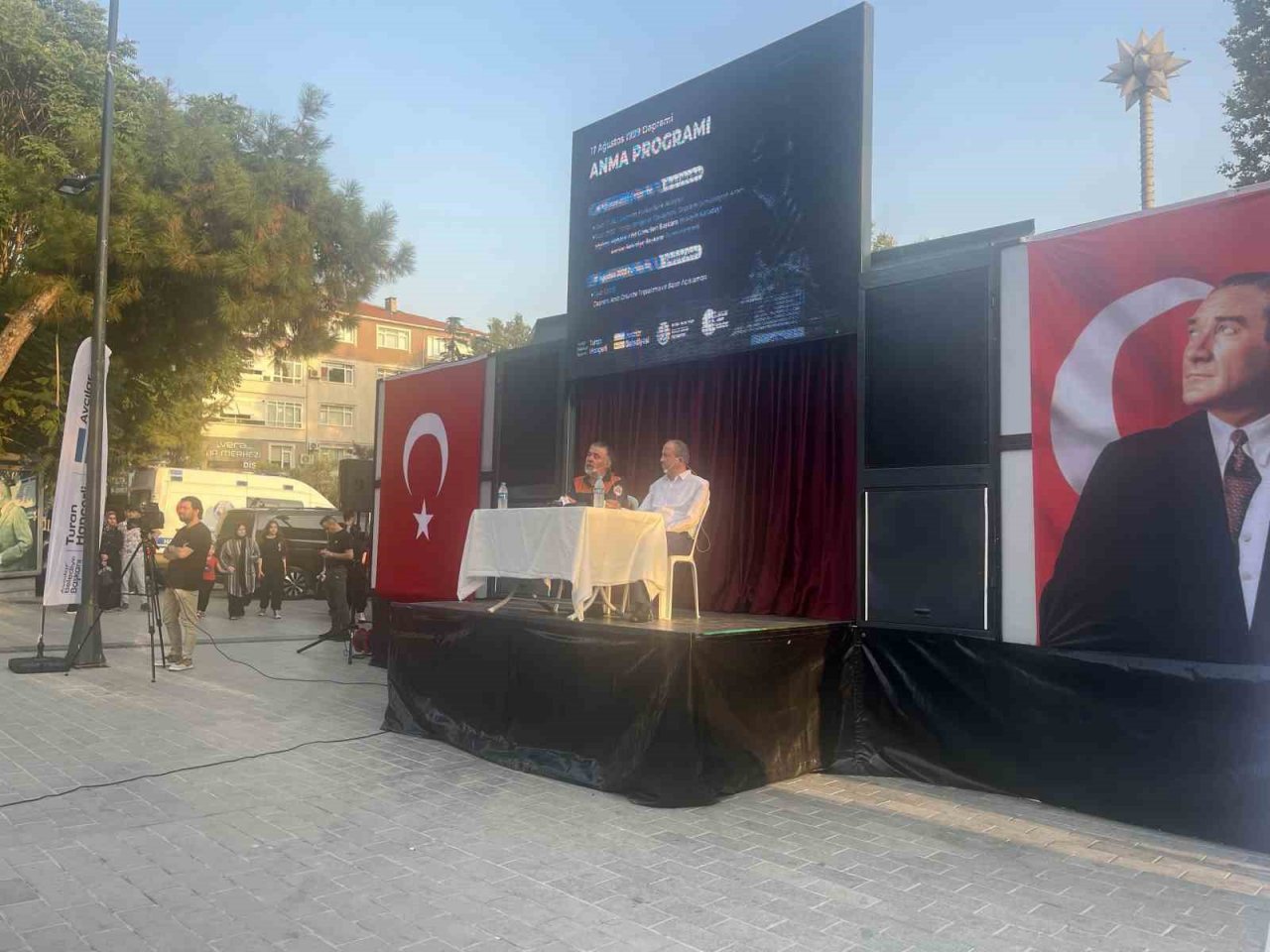 Avcılar Belediyesi tarafından 17 Ağustos 1999 Marmara depremi anma programı düzenlendi