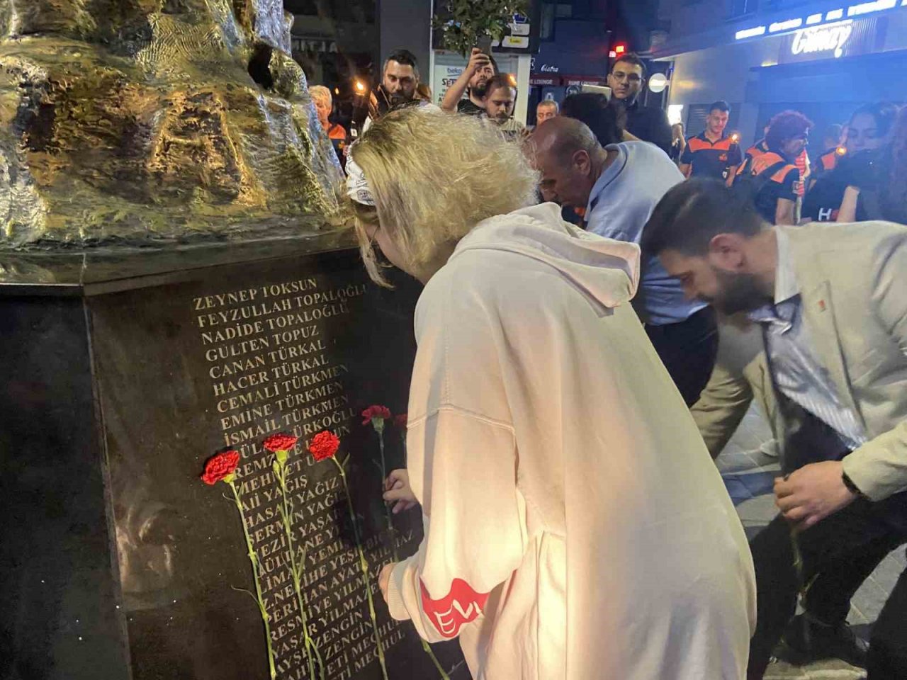 Marmara Depremi’nde hayatını kaybedenler Avcılar’da anıldı