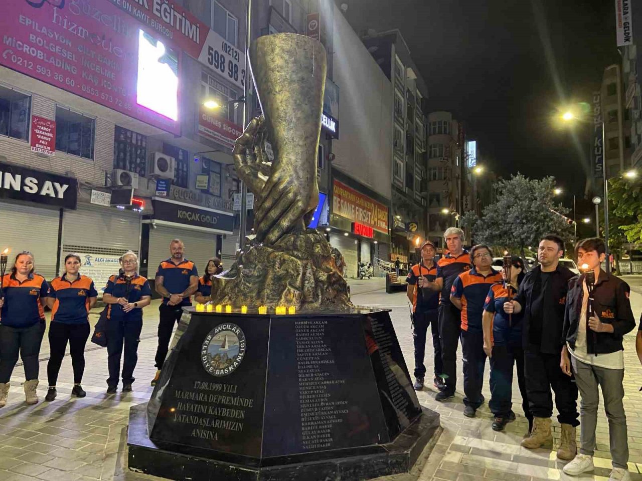 Marmara Depremi’nde hayatını kaybedenler Avcılar’da anıldı