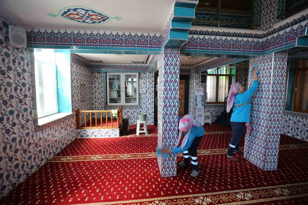 Efeler’de aylık 9 bin ton çöp toplanıyor