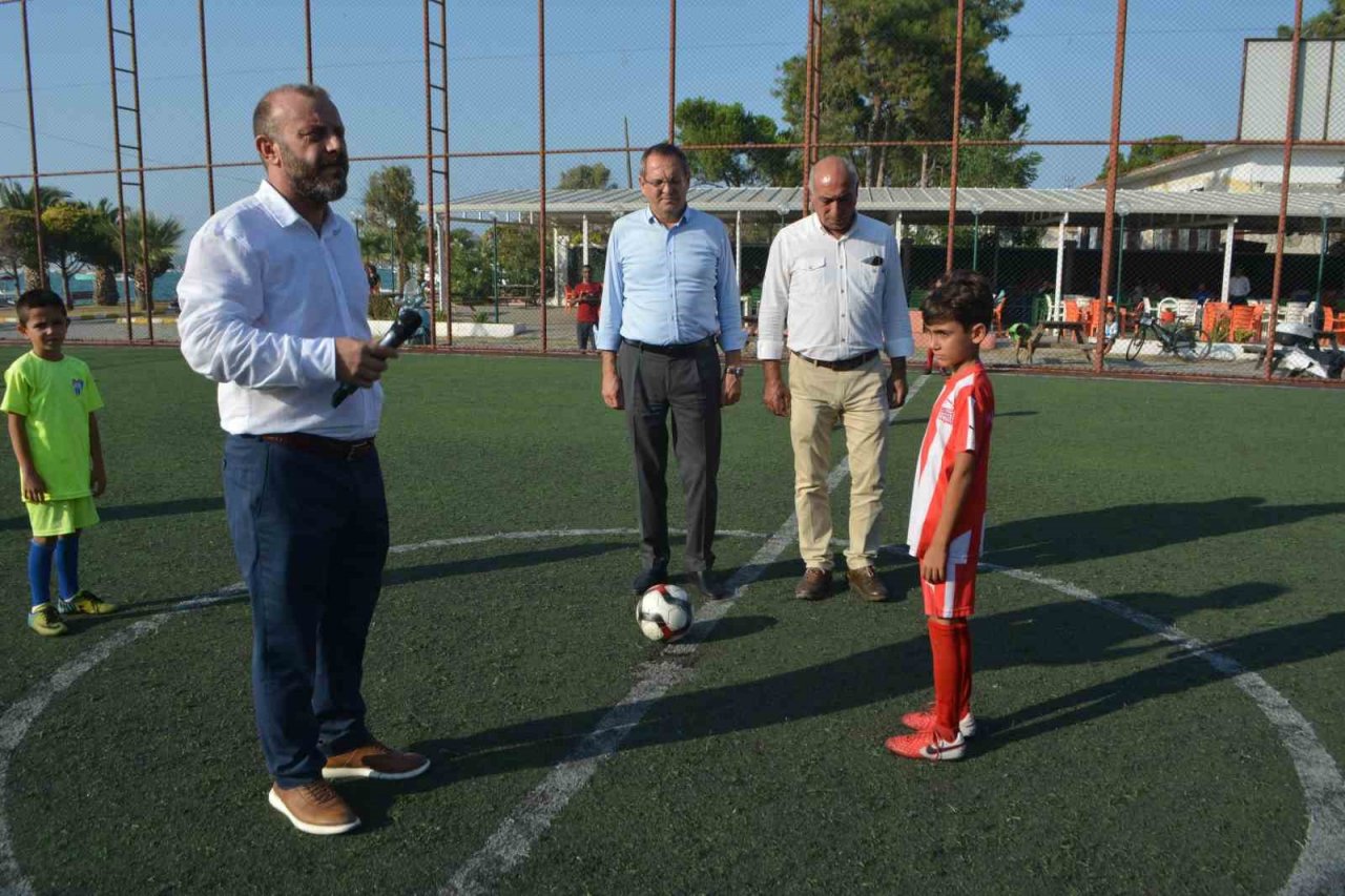 Ayvalık’ta 2023-Cumhuriyet Kupası Başkan Ergin’in santra vuruşuyla başladı