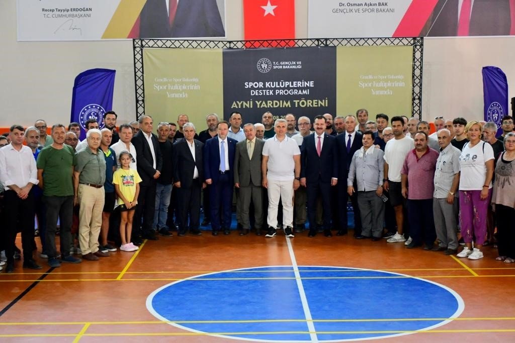 Balıkesir’de 236 spor kulübüne malzeme desteği